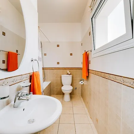 Willa Malamar Paralimni
